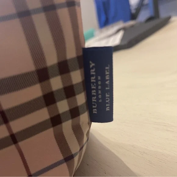 Burberry Pink Plaid Women's Bag with COA - Picture 3 of 7